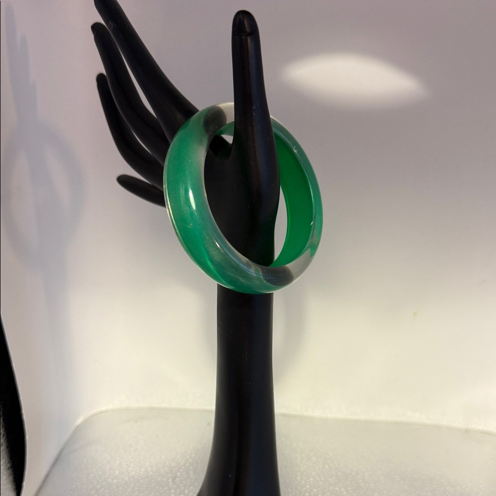Elegant Green Bangle Bracelet - image 2